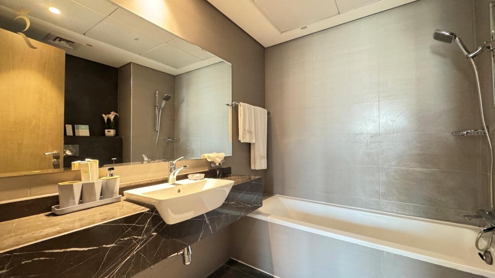 Luxury Living At Its In Your 2br At Al Rahah Apartamento